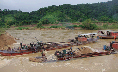 Hưng[-]Yên:[-]Cần[-]giải[-]quyết[-]dứt[-]điểm[-]tình[-]trạng[-]khai[-]thác[-]cát[-]gây[-]sạt[-]lở[-]ở[-]xã[-]Tứ[-]Dân